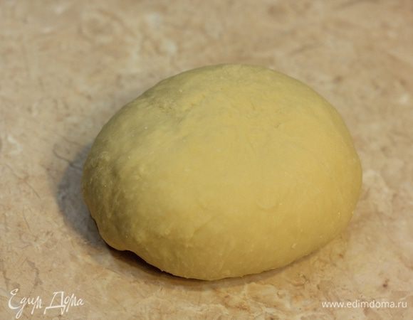В итоге у вас должно получиться эластичное тесто. Заверните в пленку или положите в пакет и в холодильник на 1 час.