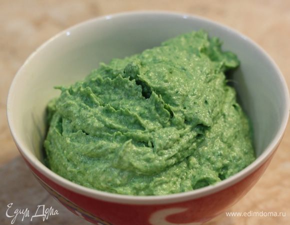 Попробуйте смесь. Она должна получиться вкусной. Шпинат, смешанный с сырами, дает очень приятный и нежный вкус. Если начинка получилась недостаточно соленой - досолите ее.