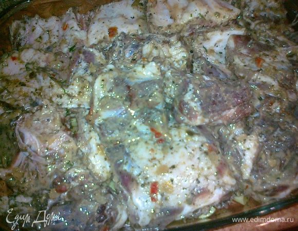 сверху выложим наши промаринованые ребрышки