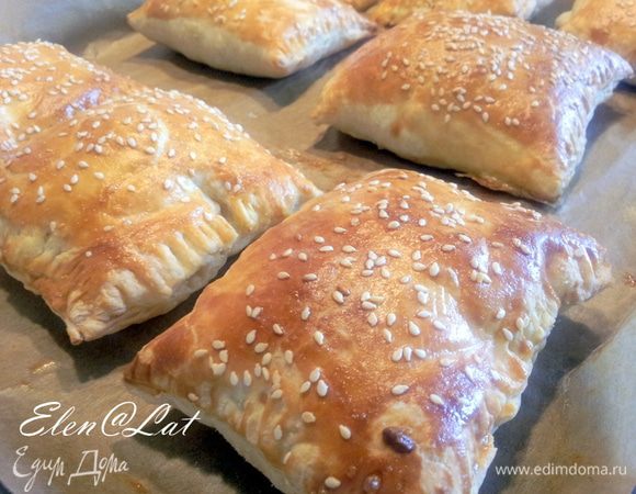 Выпекать при температуре 200С 25-30 минут. Пирожки должны стать золотистыми.