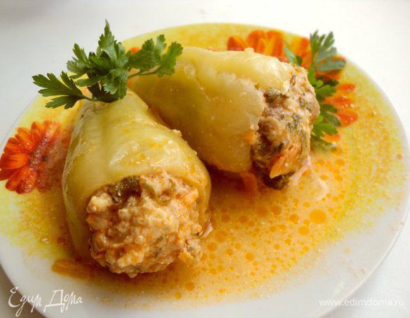 Подавать, полив соусом, в котором готовились перцы. Приятного аппетита!