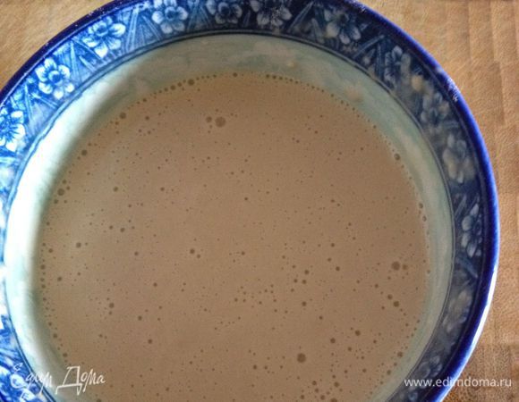 Готовим тесто. Дрожжи + сахар, соль, 1 ст.л. муки + 50 мл воды. Поставить опару на 10-15 мин