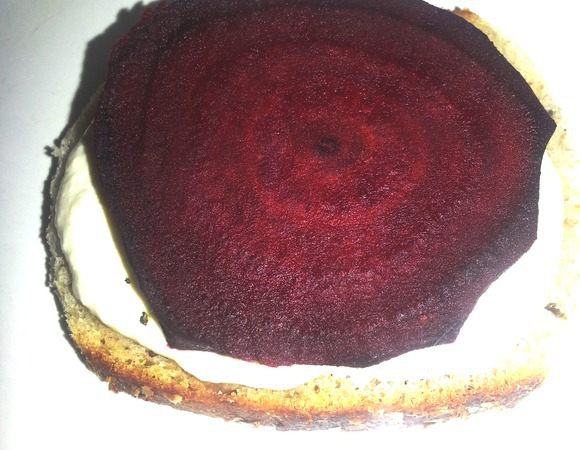 Один кружок ставим на бутерброд.