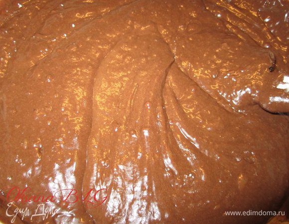 Ввести муку смешанную с разрыхлителем.