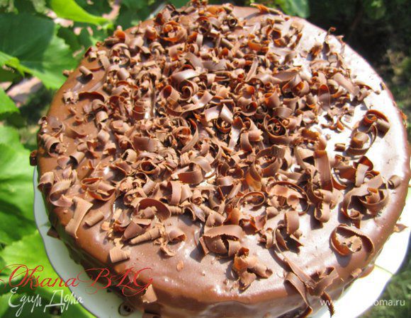 Украсить тертым шоколадом. Такие интересные завитушки получаются если шоколад натереть овощечисткой.