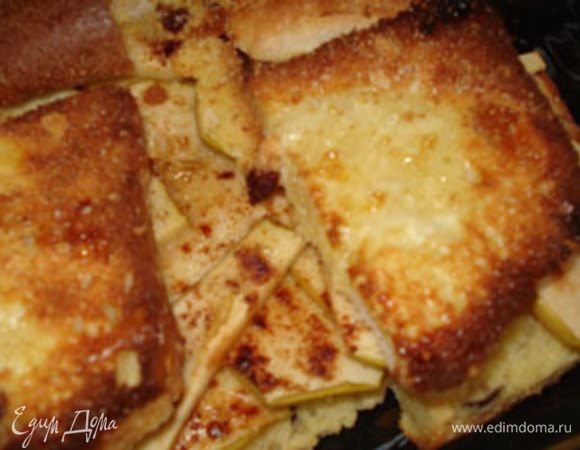 Сверху еще слой хлеба, также смоченного в яично-молочной смеси. Сверху посыпать сахаром. Выпекать в духовку при температуре 200 градусов, в течении 10-15 минут. 