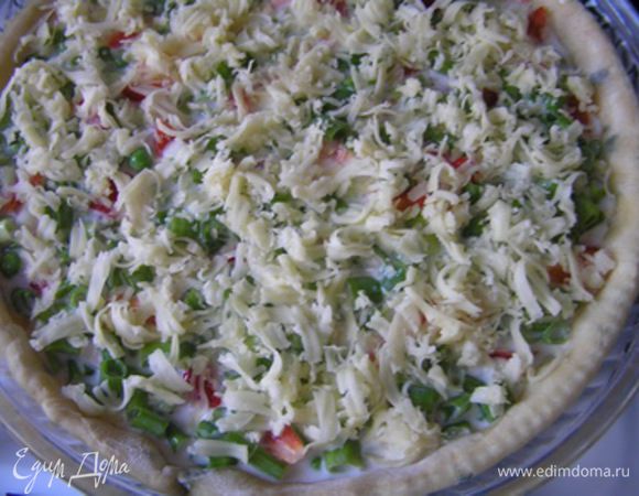 Сверху посыпать тертым сыром.