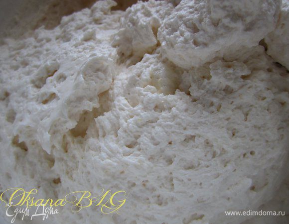 Добавить лимонно-желтковую массу, перемешать.