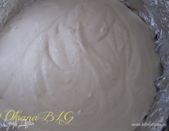 Выложить 1/2 часть сливочного крема.