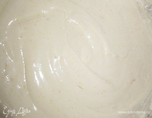 Выложить оставшийся крем. Поставить в морозилку минимум на 6 часов.