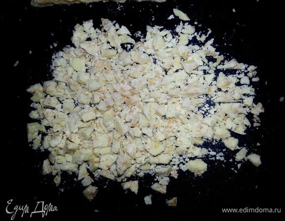 У меня попался шоколад с вафелькой и цитрусовым ароматом,что очень-очень подошло к данному составу блюда!