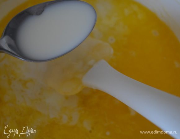 и сливки...перемешать все вместе.