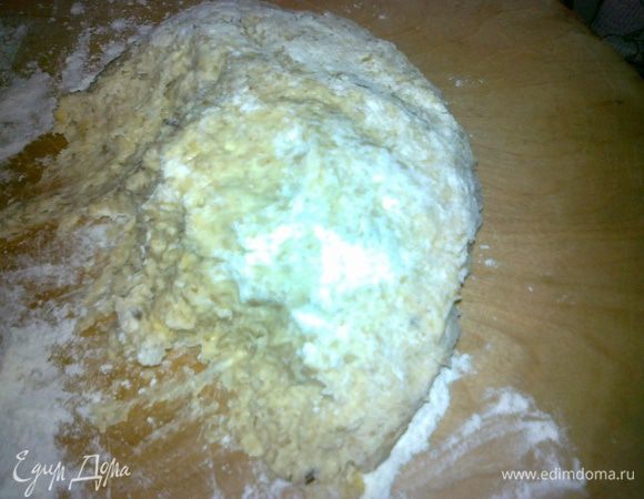 сварить кашу.варить около 3-4мин,остудить,замесить тесто,сначала растереть яйцо,сахар,кашу и слив.масло,затем добавить разрыхлитель,кунжут и муку(около 300гр,остальное на присыпку),тесто должно быть слегка липким