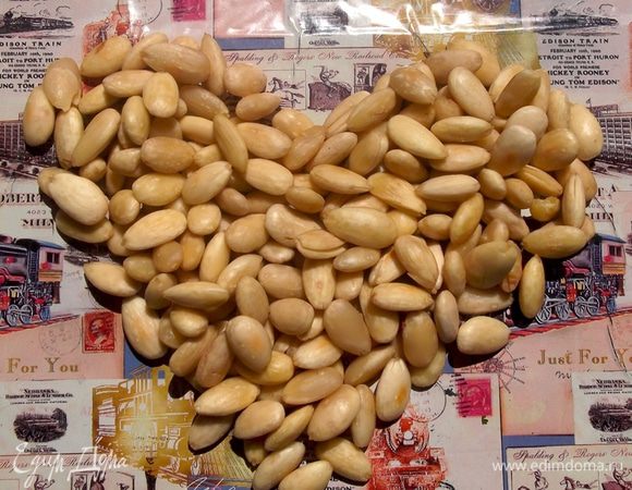 Из миндаля сделать марципан, например, как у Риммы http://www.edimdoma.ru/retsepty/33068-martsipan-v-domashnih-usloviyah