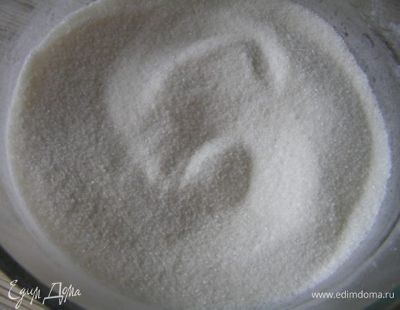 Приготовить лимонный заварной крем. В кастрюле с толстым дном смешать крахмал, сахар и соль. 