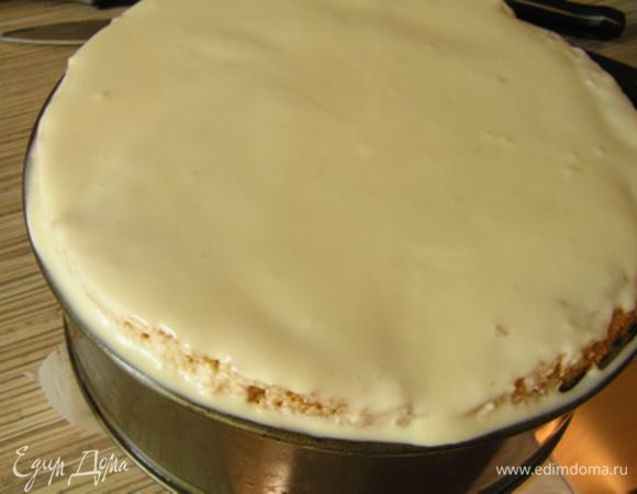 разровнять. Убрать в холодильник до полного застывания.