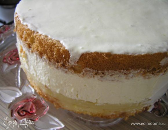 Готовый торт аккуратно извлечь из формы.