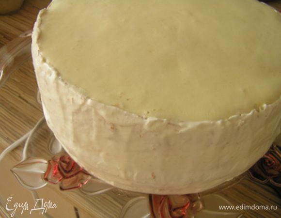 Бока торта украсить взбитыми сливками и миндальными лепестками. Торт готов! :)