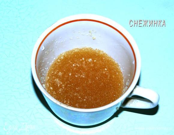 Готовим суфле. Желатин заливаем холодной водой, не более чем на 5 мм. выше желатина. Оставляем набухнуть.