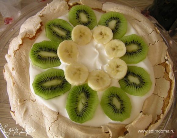 Украсить нарезанными киви, бананом