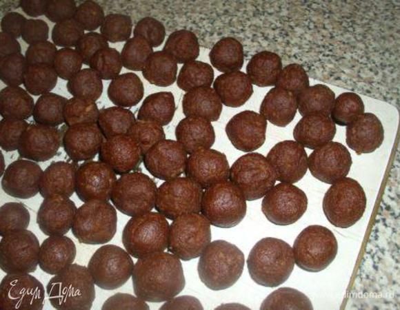 Охладить массу и сформировать маленькие шарики (диаметром 1-1,5 см). 