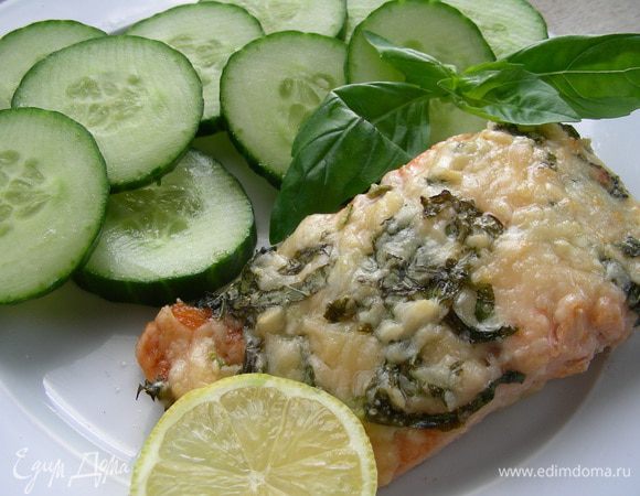 И подаем с гарниром по вкусу, украсив листиком базилика и долькой лимона. Приятного аппетита)