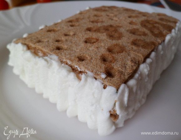 Я украсила бока тем же сыром, но без укропа.