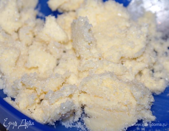 Масло растереть с сахаром.
