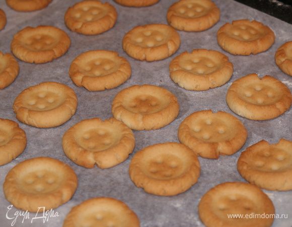 Ставим в разогретую до 200 градусов духовку и выпекаем 10-12 минут.