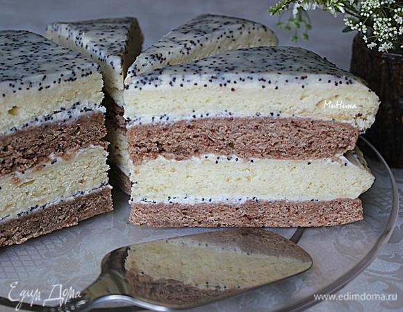 Соберите торт, промазывая коржи сметанным кремом.

Оставшуюся часть сметанного крема доведите до закипания, поварите при помешивании на слабом огне - это глазурь, которой аккуратно полейте верхнюю поверхность торта.
Дайте торту пропитаться.

Приятного чаепития!