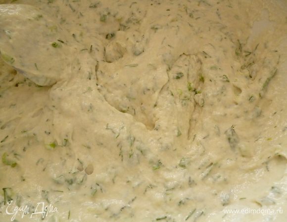 Тесто должно быть как густая сметана. Даем тесту постоять 15 минут.