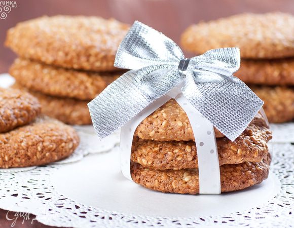 Вот я очень люблю такие рецепты, когда блнедером замесил, ложокй выложил и все готово. И быстро и очень вкусно!!!