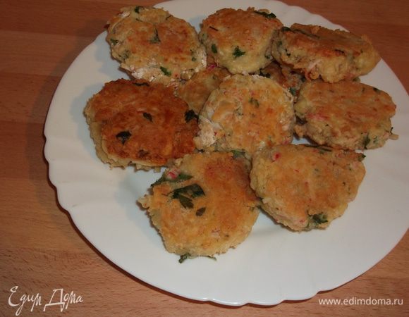 из фарша делаем котлетки,обваливаем в муке и обжариваем,готово необычно и вкусно