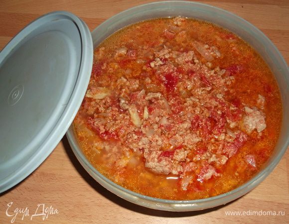 когда готово половину(если делали много выкладываем в форму,остужаем и замораживаем.Отвариваем макароны.не обязательно спагетти,у меня обычные,сверху болоньез.Всё готово.Приятного аппетита