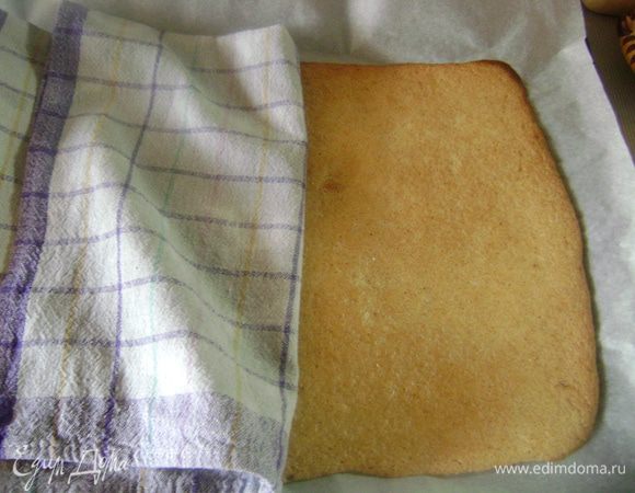 Выпекать 10 мин. Затем вынуть и накрыть влажным полотенцем. 