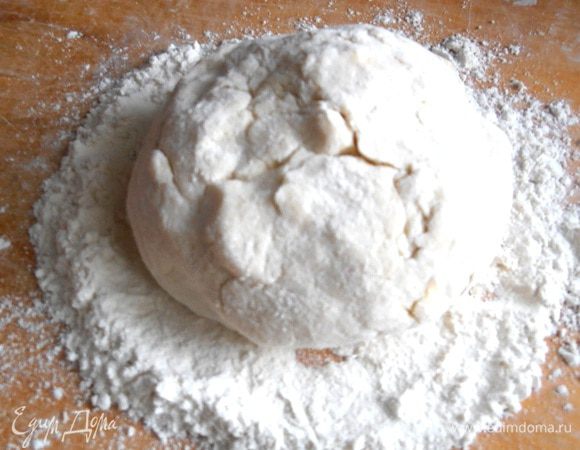 И опять же быстро замешиваем руками, чтобы оно не нагрелось от рук!