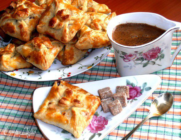 Подаём тёплыми к кофе или, как любит мой младший - с кефиром или молоком)))