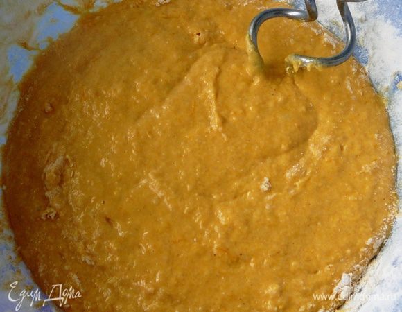 Молоко соединить с теплой водой, растворить дрожжи, добавить 1 ст.л.сахара, 10 минут дать постоять. Муку соединить  и просеять ,добавить соль, оставшийся сахар, корицу, яйцо, вылить опару и замесить тесто. В последнюю  очередь добавить растительное масло. Поставить в тепло