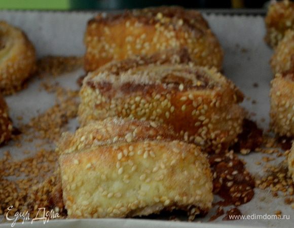 Разогреть духовку на 180гр. Поставить в духовку наш противень на 10-15 мин. или до слегка золотистого цвета.