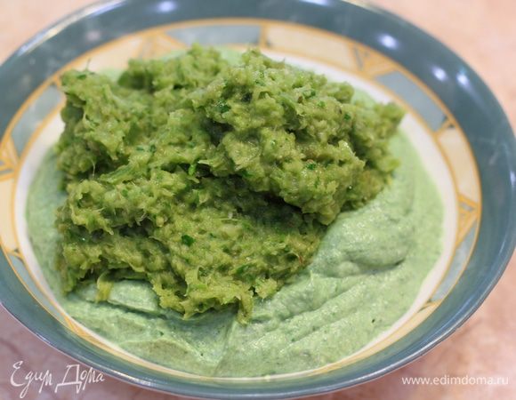 Смешайте рикотту, шпинат и тушеную фасоль.