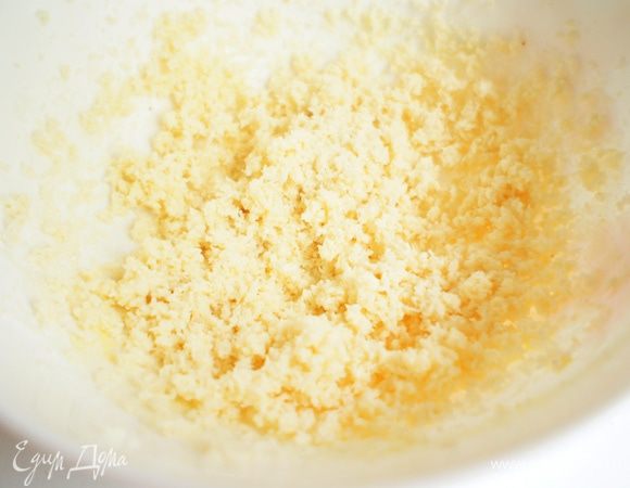 Получается вот такая кукурузно-кокосовая масса.