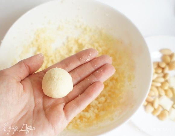 И сформировать шарик (по размеру грецкого ореха).