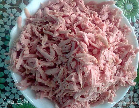 Теперь натертую на крупной терке колбасу - быстро))