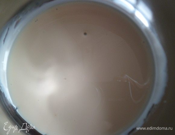 Дрожжи развести в воде