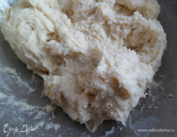 все хорошо перемешиваем.тесто месить лучше в кух.комбайне или ложкой большой.