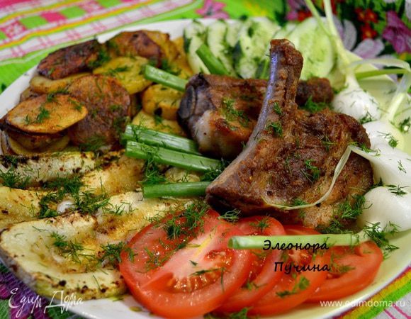 Подать всё на большом блюде и добавить огурец и помидор,посыпать всё укропом. За час наш обед готов)Приятного вам аппетита!!!
