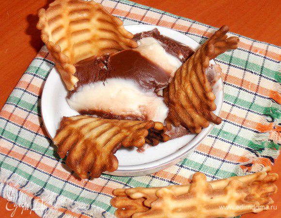 Особо нетерпеливым можно подать их с шоколадным кремом,например...