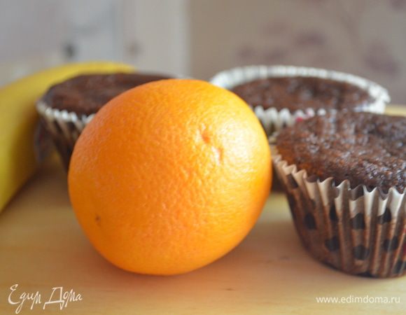 Духовку на 165 градусов. смешать сухое с мокрым, разложить по формочкам на 3/4. выпекать 25 мин.