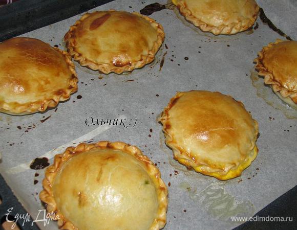 Отправляем в разогретую до 200 градусов духовку на 20 минут.