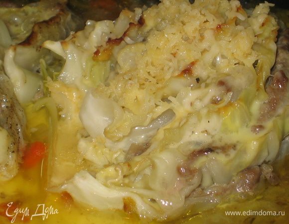 Через 30 минут снять крышку, убрать укропные зонтики и залить в кочаны (внутрь между листьями) подготовленный яично-молочный соус...отправить обратно запекаться еще на 30 минут